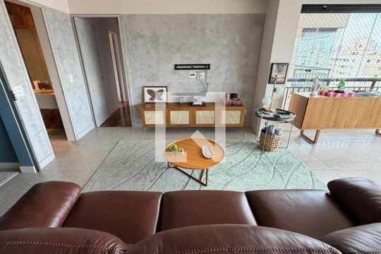 Sala de apartamento à venda com 3 quartos, 135m² em Vila Olímpia, São Paulo