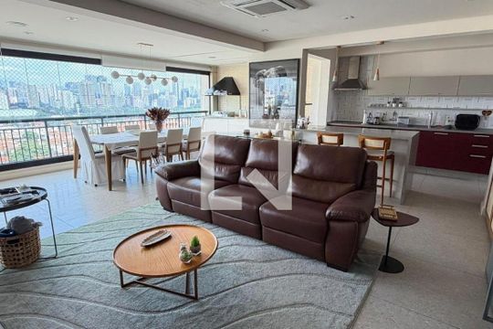 Sala de apartamento à venda com 3 quartos, 135m² em Vila Olímpia, São Paulo