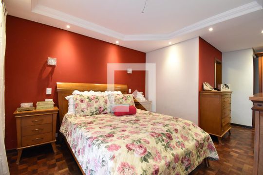 Suíte de casa de condomínio à venda com 4 quartos, 200m² em Santa Felicidade, Curitiba