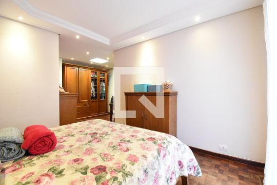 Suíte de casa de condomínio à venda com 4 quartos, 200m² em Santa Felicidade, Curitiba