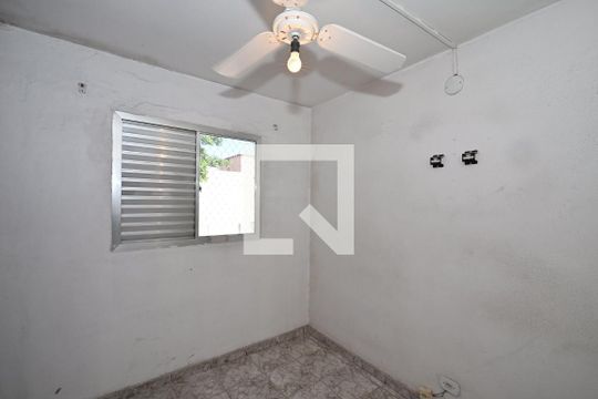 Quarto 1 de apartamento para alugar com 2 quartos, 54m² em Parque Pinheiros, Taboão da Serra