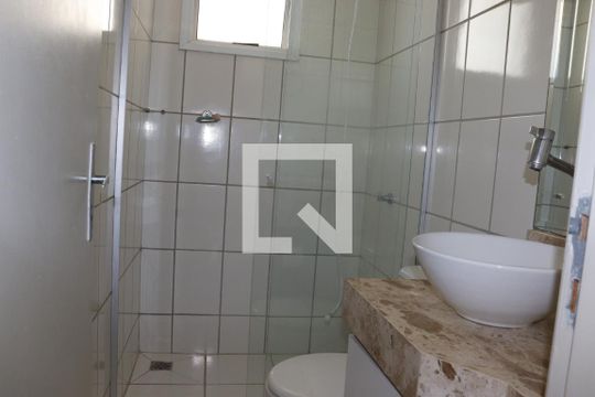 Banheiro Social de apartamento à venda com 2 quartos, 67m² em Jardim Atlantico, Goiânia