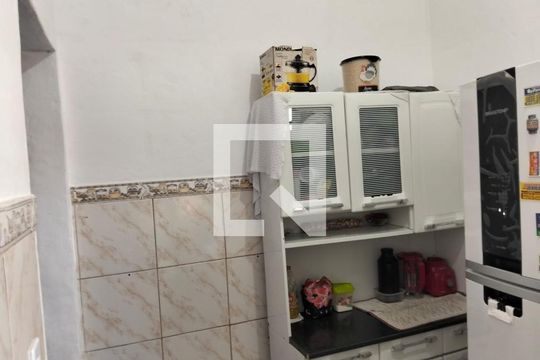 Cozinha de apartamento para alugar com 1 quarto, 55m² em Vigário Geral, Rio de Janeiro