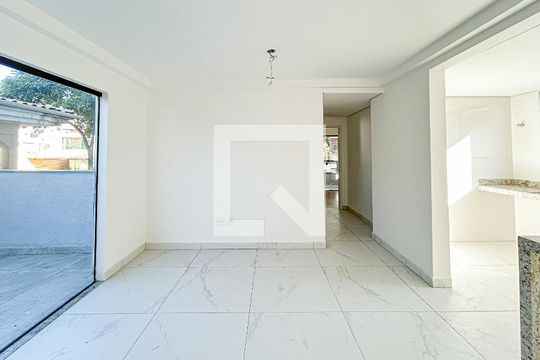 Apartamento à venda com 2 quartos, 138m² em Cabral , Contagem