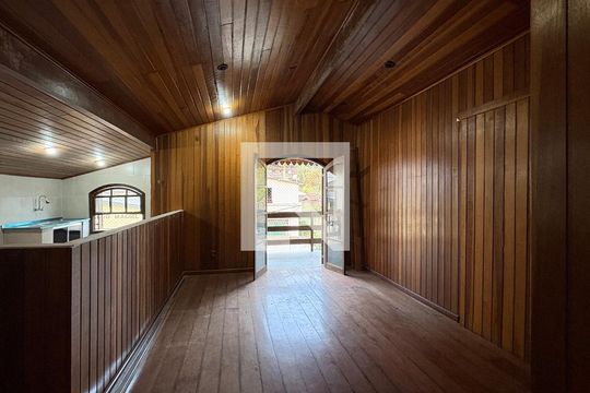 Sala de casa para alugar com 2 quartos, 70m² em Quitandinha, Petrópolis