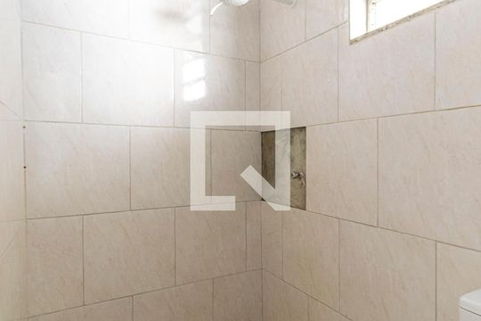 Banheiro de casa para alugar com 1 quarto, 40m² em Brás de Pina, Rio de Janeiro