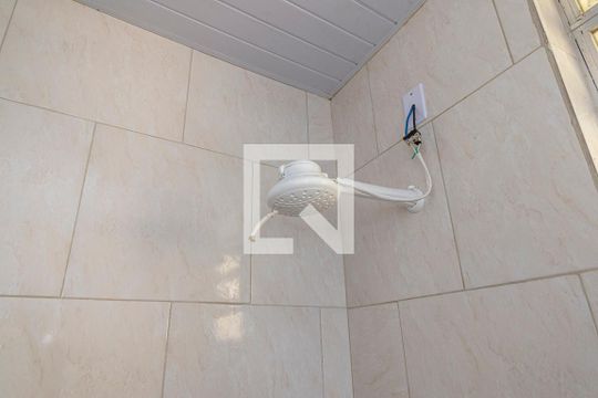 Banheiro de casa para alugar com 1 quarto, 40m² em Brás de Pina, Rio de Janeiro