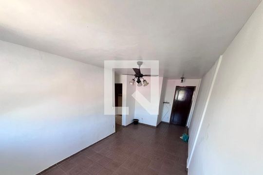 Sala de apartamento para alugar com 2 quartos, 60m² em Colubandê, São Gonçalo