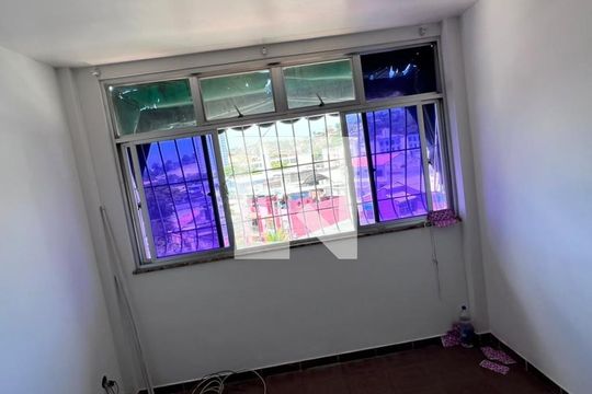 Sala de apartamento para alugar com 2 quartos, 60m² em Colubandê, São Gonçalo