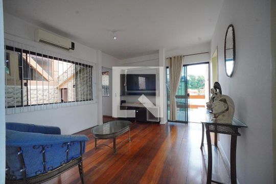Sala Íntima de casa para alugar com 4 quartos, 495m² em Centro, Florianópolis