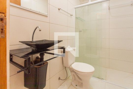 Banheiro de kitnet/studio para alugar com 1 quarto, 38m² em Conjunto Residencial Salvador Tolezani, São Paulo