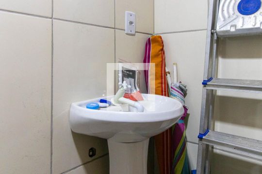 Banheiro de casa à venda com 1 quarto, 385m² em Guarujá, Porto Alegre