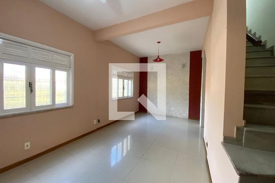 Casa à venda com 4 quartos, 217m² em Encantado, Rio de Janeiro