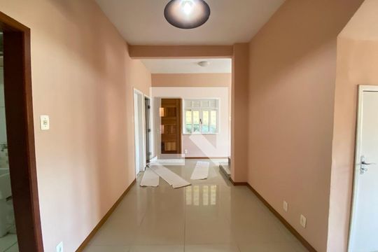 Casa à venda com 4 quartos, 217m² em Encantado, Rio de Janeiro