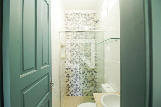 Banheiro de kitnet/studio para alugar com 1 quarto, 20m² em Nossa Senhora do O, São Paulo