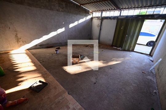 Área externa de casa à venda com 2 quartos, 78m² em Residencial Santa Fé I, Goiânia