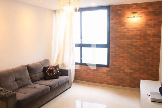 Sala de casa de condomínio à venda com 2 quartos, 114m² em Santa Maria, São Caetano do Sul