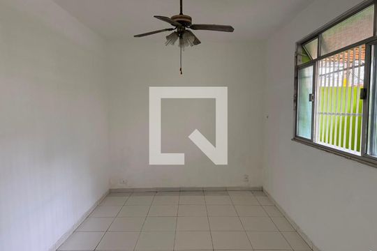 Quarto de casa à venda com 2 quartos, 200m² em Realengo, Rio de Janeiro