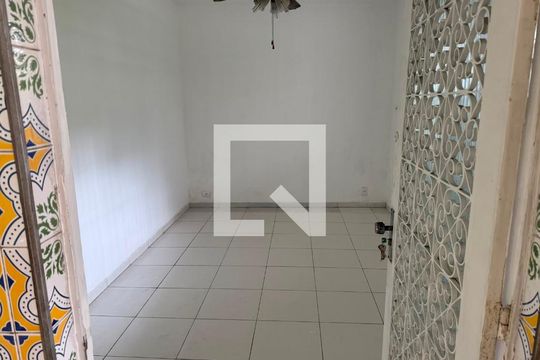 Quarto de casa à venda com 2 quartos, 200m² em Realengo, Rio de Janeiro
