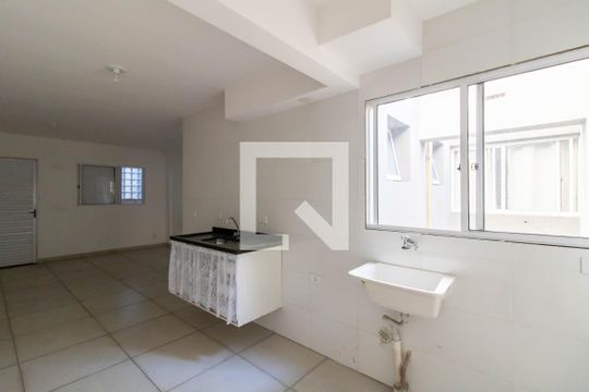 Studio de kitnet/studio para alugar com 0 quarto, 31m² em Jardim Santa Maria, Guarulhos