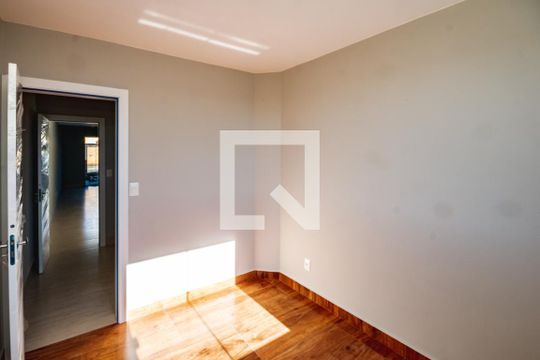 Casa à venda com 3 quartos, 175m² em Planalto, Belo Horizonte