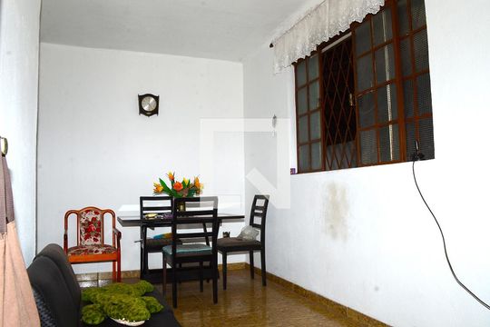 Sala de TV de casa à venda com 3 quartos, 428m² em Goiânia, Belo Horizonte
