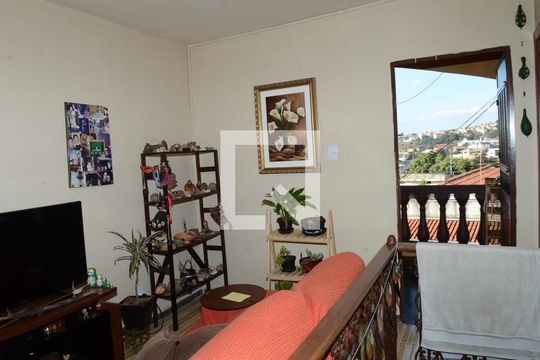 Sala de TV de casa à venda com 3 quartos, 428m² em Goiânia, Belo Horizonte
