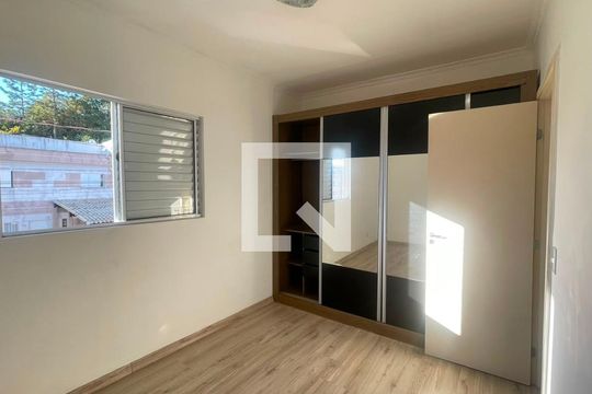 Quarto 1 de casa de condomínio para alugar com 2 quartos, 64m² em Aguassai, Cotia