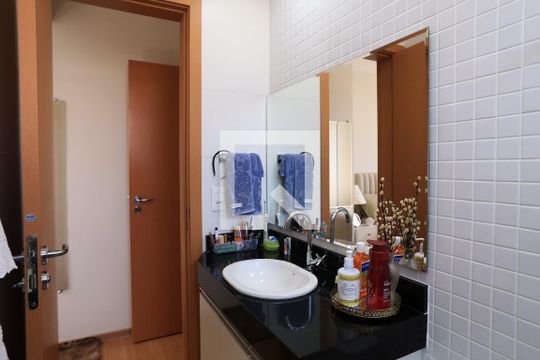Banheiro da Suíte de apartamento à venda com 2 quartos, 58m² em Santa Efigênia, Belo Horizonte