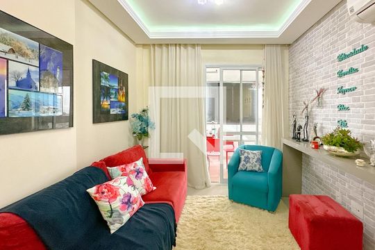 Sala de TV de apartamento para alugar com 3 quartos, 70m² em Areias, São José