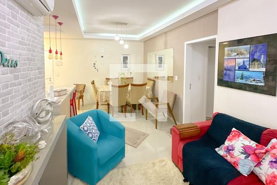 Sala de TV de apartamento para alugar com 3 quartos, 70m² em Areias, São José