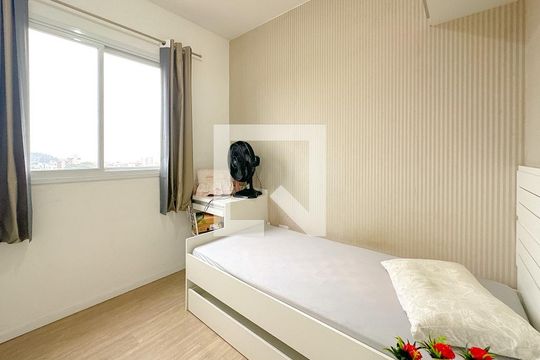 Quarto de apartamento para alugar com 3 quartos, 70m² em Areias, São José