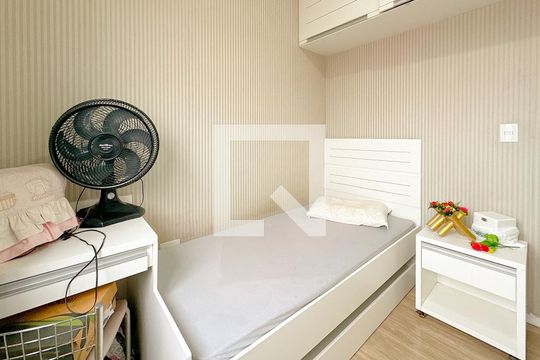 Quarto de apartamento para alugar com 3 quartos, 70m² em Areias, São José