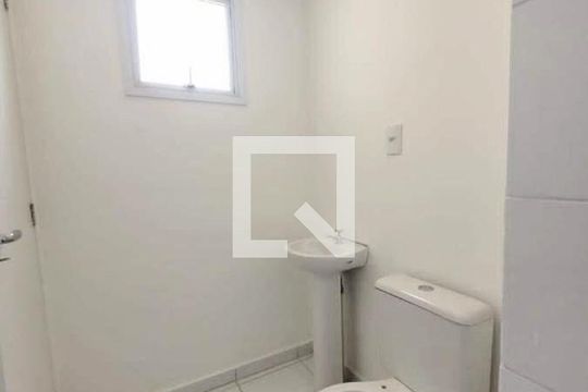 Banheiro de apartamento à venda com 2 quartos, 59m² em Parque Jaçatuba, Santo André
