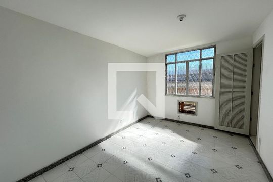 Quarto 1 de casa de condomínio para alugar com 2 quartos, 70m² em Anchieta, Nilópolis