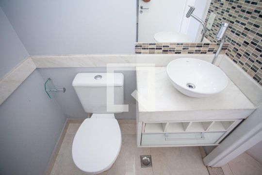 Lavabo de casa de condomínio para alugar com 3 quartos, 142m² em Cabral, Contagem