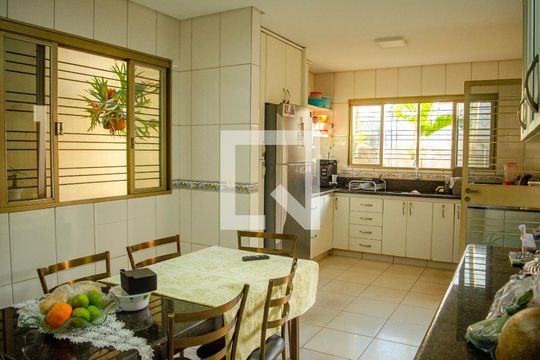 Cozinha de casa à venda com 0 quarto, 330m² em Vila Santa Helena, Goiânia