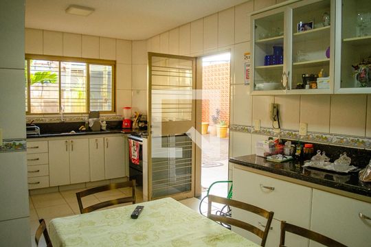 Cozinha de casa à venda com 0 quarto, 330m² em Vila Santa Helena, Goiânia