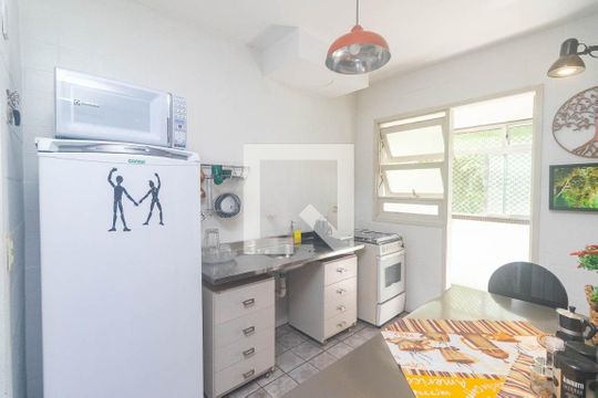 Cozinha de apartamento para alugar com 2 quartos, 75m² em Bom Fim, Porto Alegre