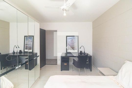 Quarto 1 de apartamento para alugar com 2 quartos, 75m² em Bom Fim, Porto Alegre