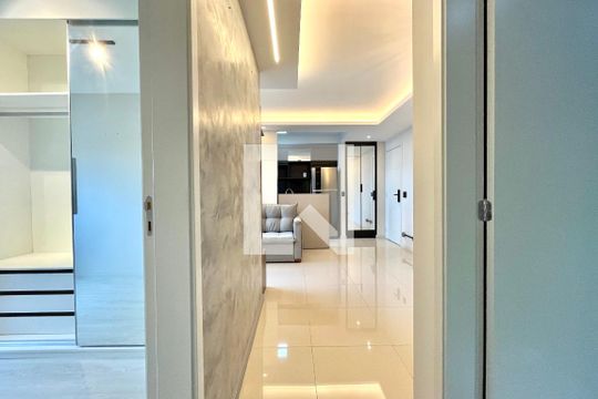 Corredor de apartamento à venda com 2 quartos, 59m² em Vila Paulista, São Paulo