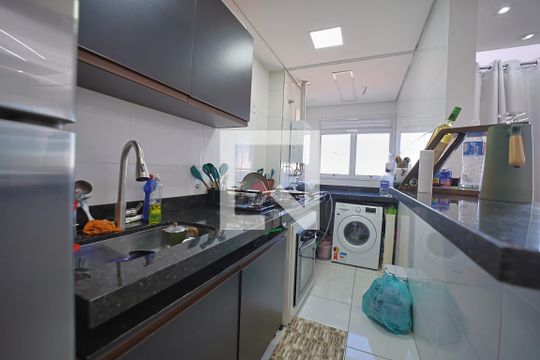 Cozinha e Área de Serviço de apartamento à venda com 2 quartos, 51m² em Vila Sao Francisco, São Paulo