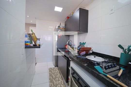 Cozinha e Área de Serviço de apartamento à venda com 2 quartos, 51m² em Vila Sao Francisco, São Paulo