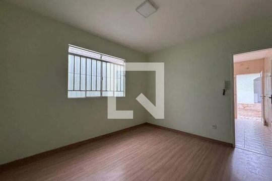 Sala de casa para alugar com 3 quartos, 198m² em Alípio de Melo, Belo Horizonte