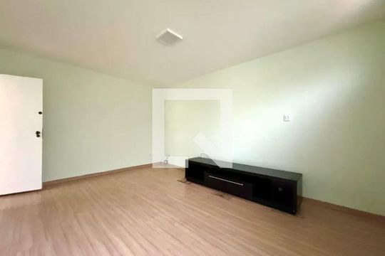 Sala de casa para alugar com 3 quartos, 198m² em Alípio de Melo, Belo Horizonte