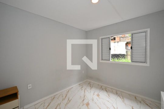 Quarto 1 de casa para alugar com 2 quartos, 44m² em Parque Assuncao, Taboão da Serra