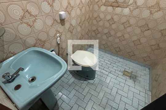 Banheiro de casa para alugar com 2 quartos, 120m² em Vila João Ramalho, Santo André