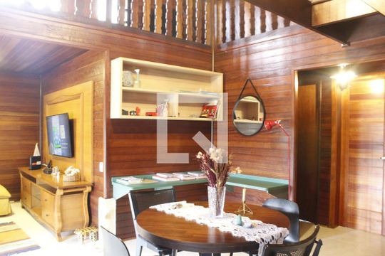 Sala de casa de condomínio para alugar com 3 quartos, 400m² em Jacarepaguá, Rio de Janeiro