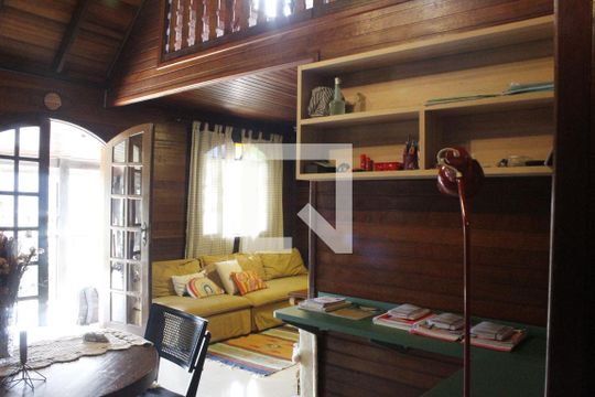Sala de casa de condomínio para alugar com 3 quartos, 400m² em Jacarepaguá, Rio de Janeiro