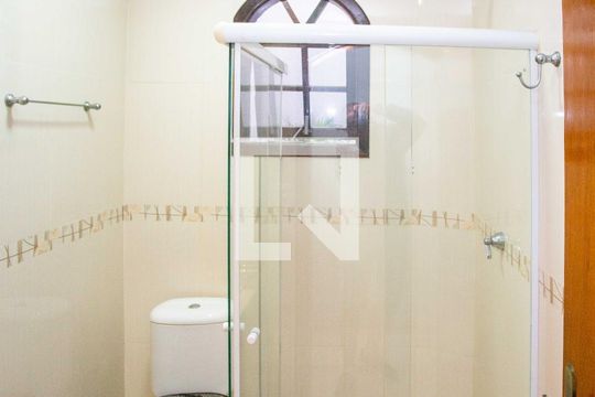 Banheiro Social de casa à venda com 4 quartos, 130m² em Casa Grande, Diadema